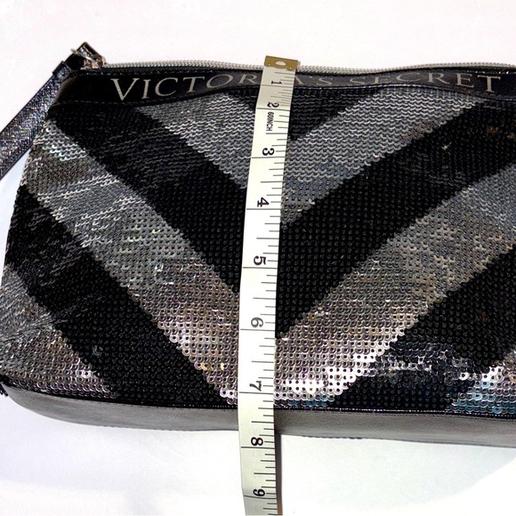 Victoria's Secret Chevron Black and White Clutch - Picture 5 of 7